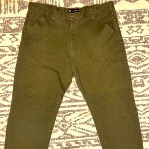 Akademiks jeans 
Color: Army Green
Size: 48x32